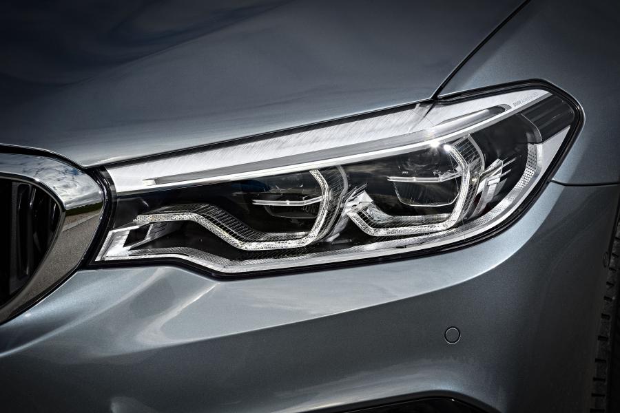 Детали экстерьера BMW 530d Touring M Sport 2017 года  (WW) (фото 39 из 40)